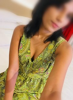 Thushini - puta in Colombo Photo 5 of 5