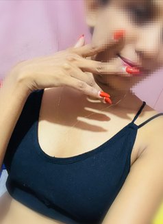 Thushini - escort in Colombo Photo 4 of 5