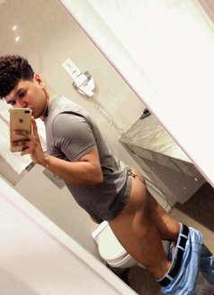 Thusith , fro men only (පුරුෂ පාර්ශවයට ප - masseur in Colombo Photo 5 of 7