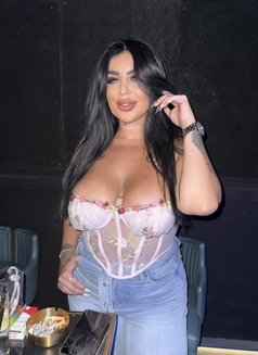 Tia - escort in Beirut Photo 9 of 10