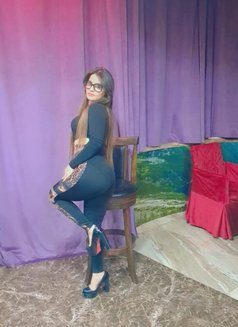 Tia - escort in Beirut Photo 3 of 3