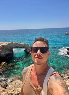 Tiago Masseur - Male escort in Dubai Photo 8 of 11