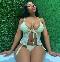 Tiana, Hot Independent Queen - puta in Pattaya