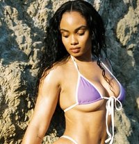 Tiana, Hot Independent Queen - puta in Pattaya Photo 1 of 3