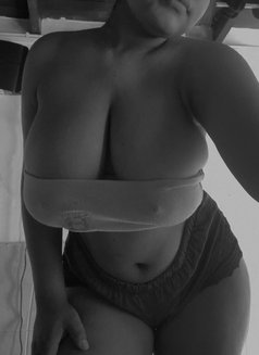 Tiana - puta in Accra Photo 2 of 4