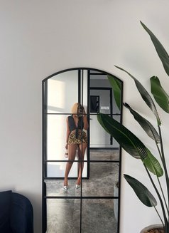 Tiana - puta in Dubai Photo 1 of 5