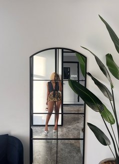 Tiana - escort in Dubai Photo 5 of 6