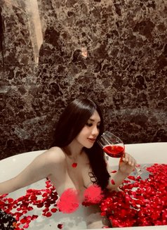 Tiddy Top Shemale - masseuse in Dubai Photo 4 of 6