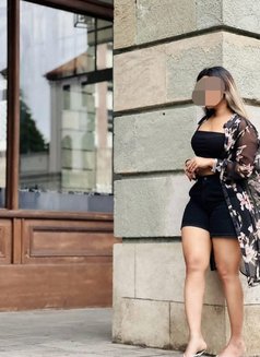 Tifeny Frenando - escort in Colombo Photo 7 of 9