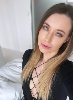 Tiffani HOT MILF - puta in Hong Kong Photo 5 of 6