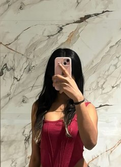Tiffany - escort in Colombo Photo 1 of 2