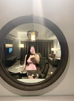 Tiffany - masseuse in Makati City Photo 3 of 9