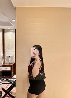 Tiffany - masseuse in Makati City Photo 2 of 8