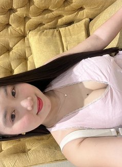 Tiffany - masseuse in Makati City Photo 4 of 8