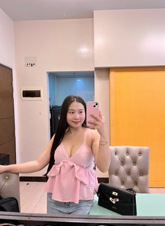Tiffany - masseuse in Makati City Photo 2 of 6