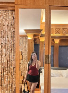 Tiffany - masseuse in Makati City Photo 5 of 6