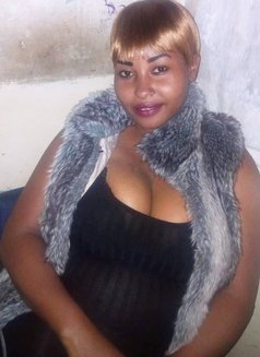 Tiffany - puta in Nairobi Photo 1 of 3