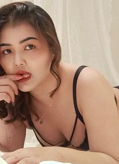 Tiffy Anal Service - puta in Al Manama Photo 10 of 14