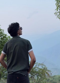 Tiger - Acompañantes masculino in Kathmandu Photo 2 of 3