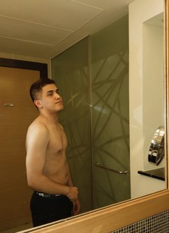 Tim - Male escort in Dubai Photo 2 of 5