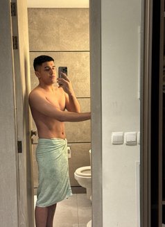 Tim - Male escort in Dubai Photo 3 of 4
