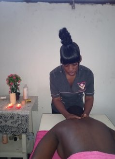 Afrika - masseuse in Cape Town Photo 2 of 8