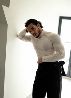 Timur G - Acompañantes masculino in Dubai Photo 4 of 7