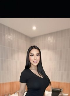 Tin - escort in Abu Dhabi Photo 8 of 9