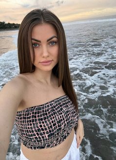 Tina - escort in Dubai Photo 4 of 9