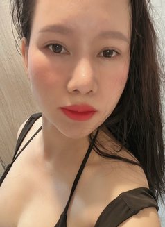 Tina GFE,CIM - puta in Doha Photo 8 of 14