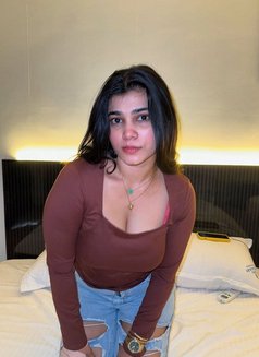 Tina - escort in Candolim, Goa Photo 2 of 4