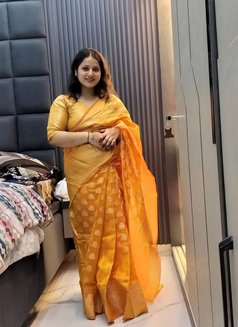 Tina - escort in Kochi Photo 2 of 2