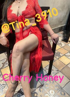 Tina - escort in Kolkata Photo 7 of 11