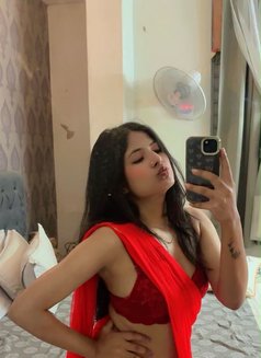 Tina - puta in New Delhi Photo 6 of 11