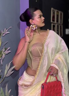 Tina - Transsexual escort in New Delhi Photo 2 of 2