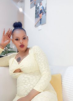 Tina - masseuse in Nairobi Photo 2 of 3