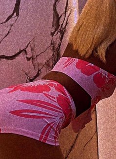 Tina - Transsexual escort in Nairobi Photo 2 of 3