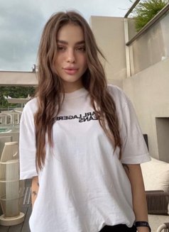 Tina - escort in Singapore Photo 4 of 4