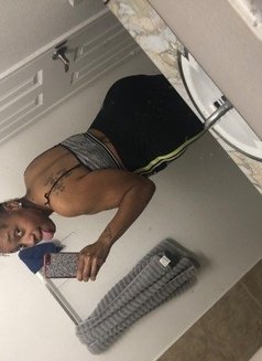 Tina - escort in Al Ain Photo 1 of 3