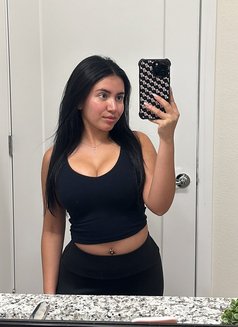 Tina - escort in Kandy Photo 1 of 2