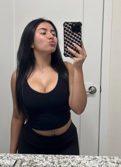 Tina - escort in Kandy Photo 2 of 2