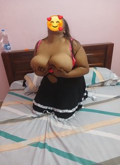 Tina - Intérprete de adultos in Chennai Photo 4 of 4