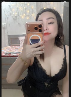 Tina - escort in Gurgaon Photo 7 of 7