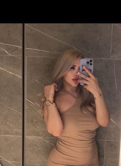 Tina - puta in İstanbul Photo 4 of 6