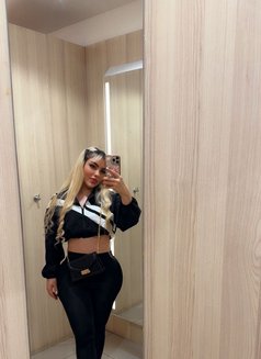 Tina - puta in Muscat Photo 3 of 5