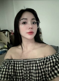 Tina - escort in Hanoi Photo 2 of 5