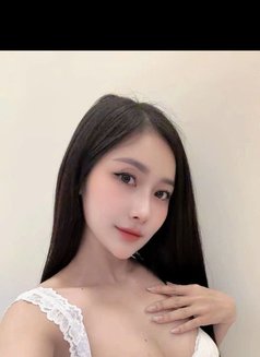 Tina - escort in Singapore Photo 4 of 4