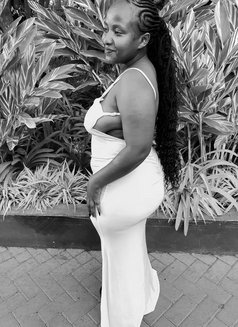 Tinah - masseuse in Nairobi Photo 3 of 8