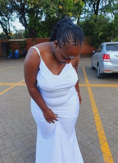 Tinah - masseuse in Nairobi Photo 4 of 8