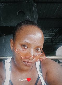 Tinah - masseuse in Nairobi Photo 6 of 8